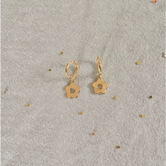 n e w | gold drop flower earrings 𑁍 - Picture 2 of 5